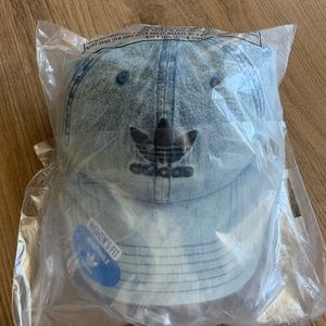 Adidas hat NWT